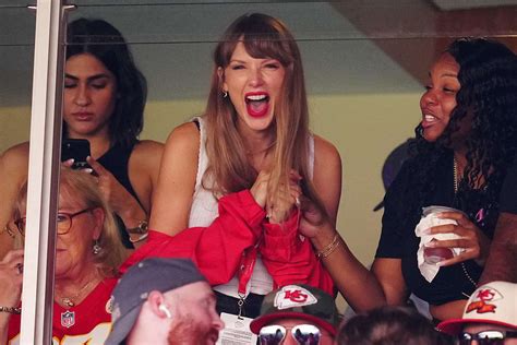 taylor swift cheering