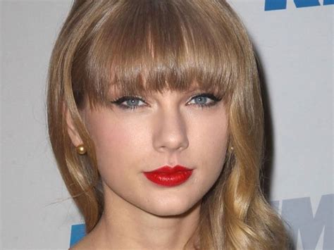taylor swift cupid's bow