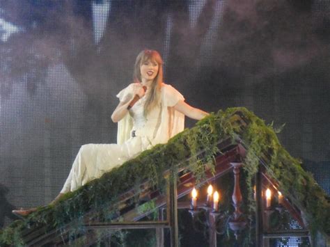 Taylor Swift Folklore Live