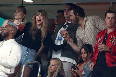 taylor swift friends at chiefs game