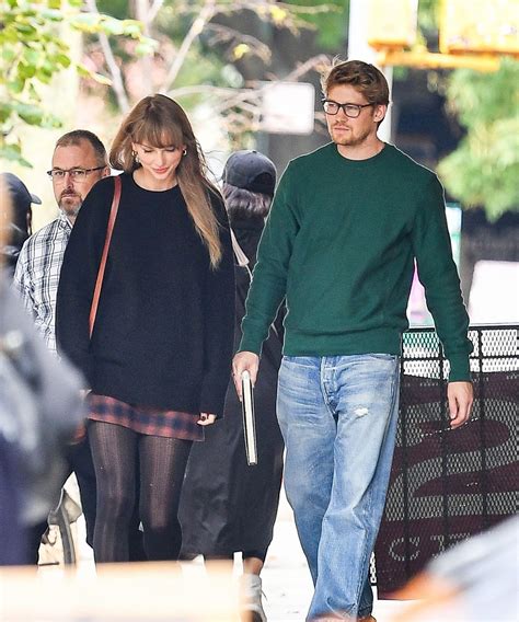 taylor swift joe alwyn relationship