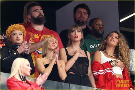 taylor swift super bowl with friends