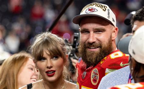 taylor swift travis kelce beach pics