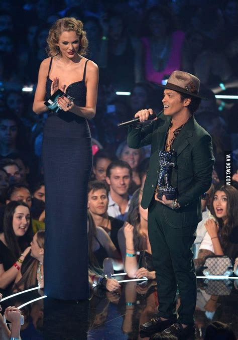 taylor swift with short people