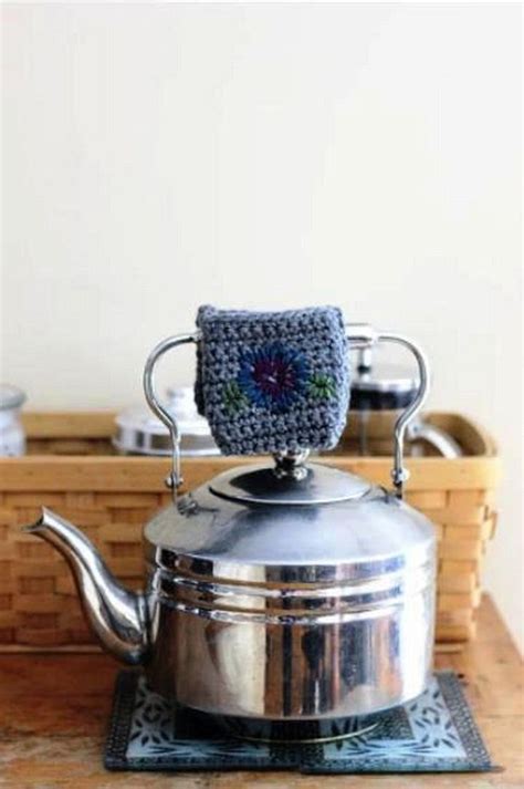Teapot With Handle That Doesn't Get Hot