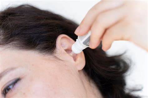 Metode Menggunakan Minyak untuk Mengatasi Telinga Tersumbat