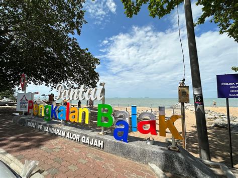 Pantai Pengkalan Balak Tempat Menarik di Melaka Tempat Menarik