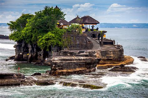 Tempat Wisata Tanah Lot, Keindahan Bali Yang Tak Terlupakan
