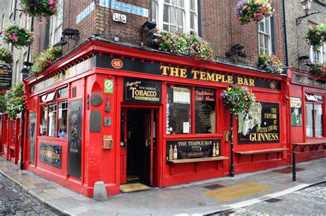 temple bar pub dublin ireland