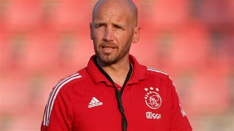 ten hag assistant manager