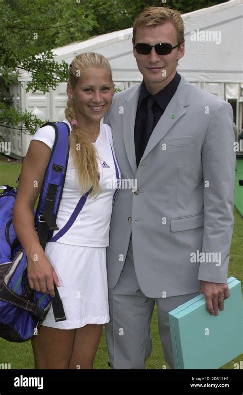 tennis player anna kournikova husband