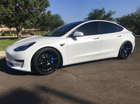 tesla model 3 wit