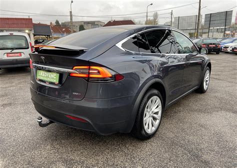 T1123 Tesla Model S P85 + 7 személyes 230533 km 425Le ELADVA