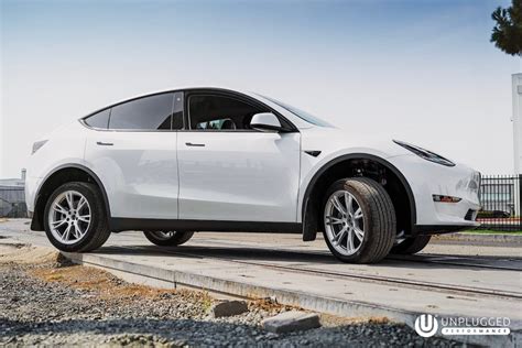 tesla model y ground clearance in mm