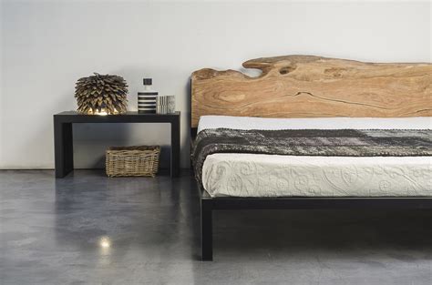 Tête de lit en bois recyclé sculptée
