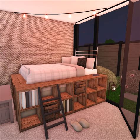 Textures and pattern in bedroom in Bloxburg