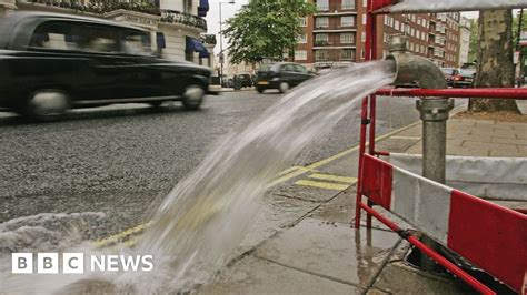 thames water report leak in road