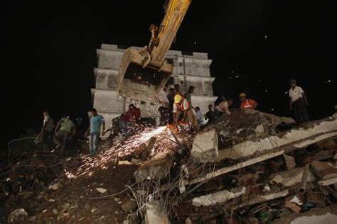 thane wall collapse video