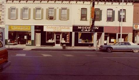 Fascinating Vintage Photos of Downtown Belleville, Ontario in 1975