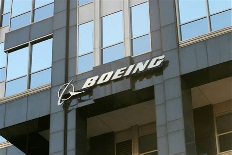 the boeing company headquarters phone number