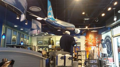 the boeing store hours