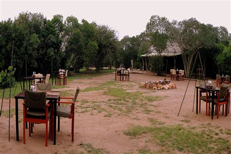 the bush lodge queen elizabeth national park