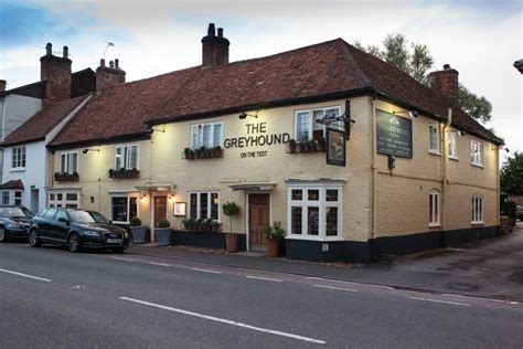 the greyhound inn stockbridge hampshire