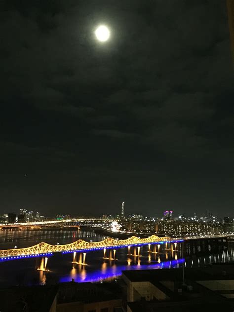 the moon of seoul