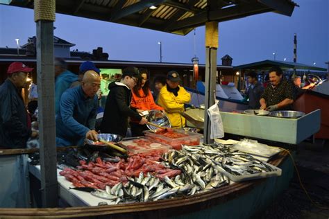 the nearest fish market