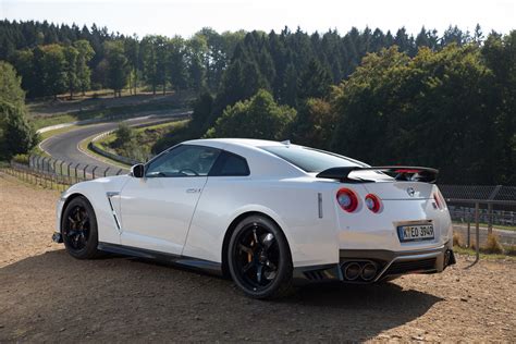 the new nissan gt-r