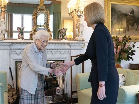 the queen meeting liz truss