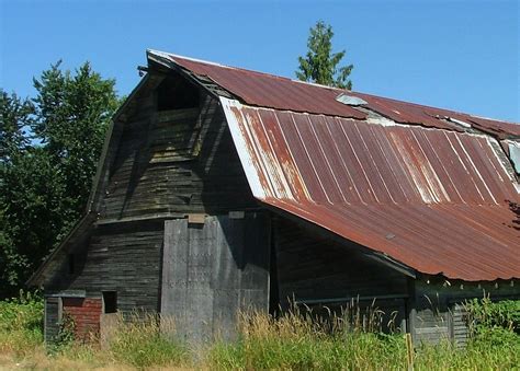 the rusty roof barn