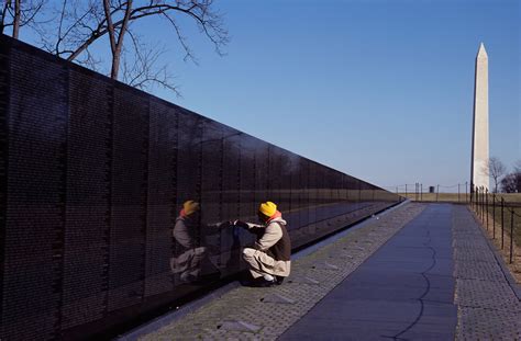 the vietnam veterans memorial wall