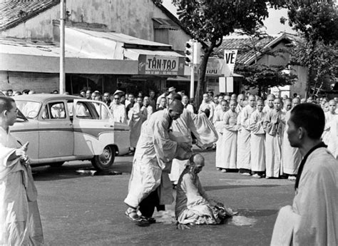 thich quang duc video