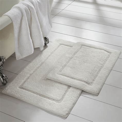 thick white bath mats