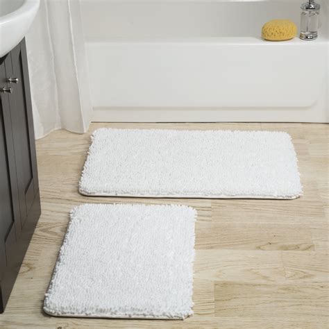 thick white bath mats