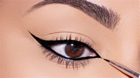 Thin Line Eyeliner