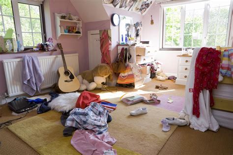 Pin by Amber Allen on Messy bedroom, Messy house