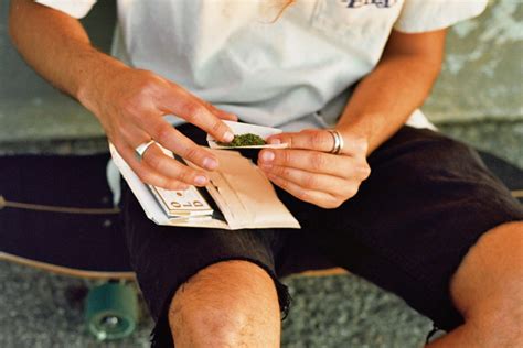 Top 20 Fun Things to Do While High With Your Pals Old Pal