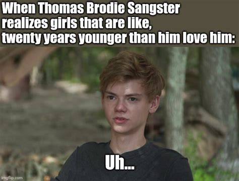 Thomas Sangster all around Memes de libros, El corredor del laberinto