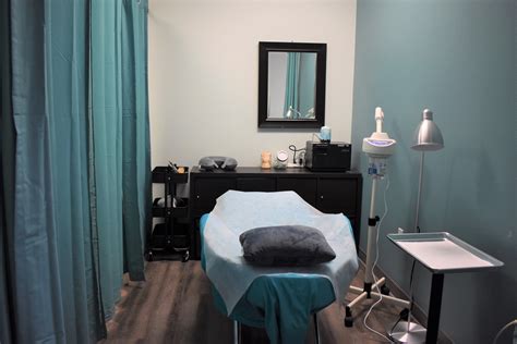 Threading Salon For Rent