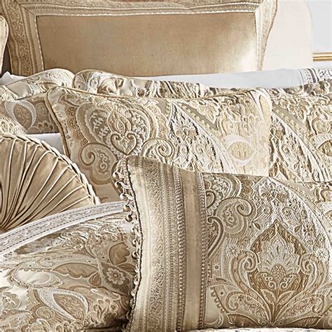 Favorite Throw Pillow Sets For Bed For Small Space