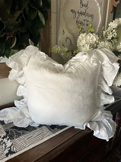 Throw Pillows With Ruffle Edge