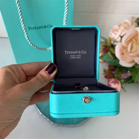 tiffany jewelry gift boxes