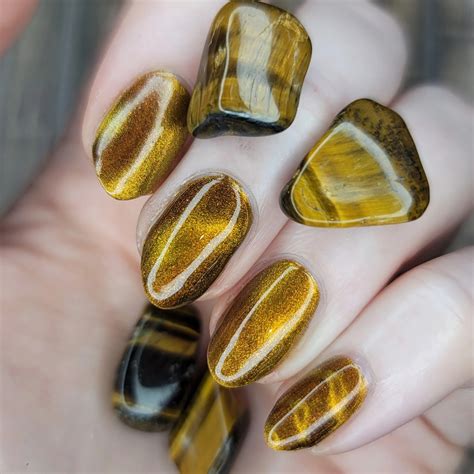 Tiger Eye Nails