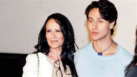 tiger shroff mom