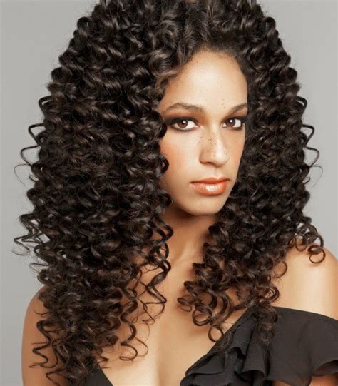 20 MustTry Curly Hairstyles for Round Faces