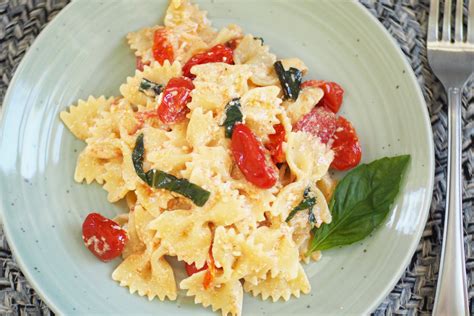 tiktok feta tomato basil pasta