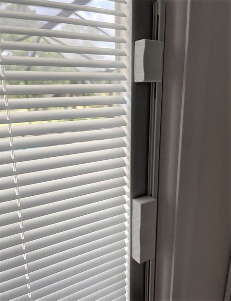 tilted magnetic blinds