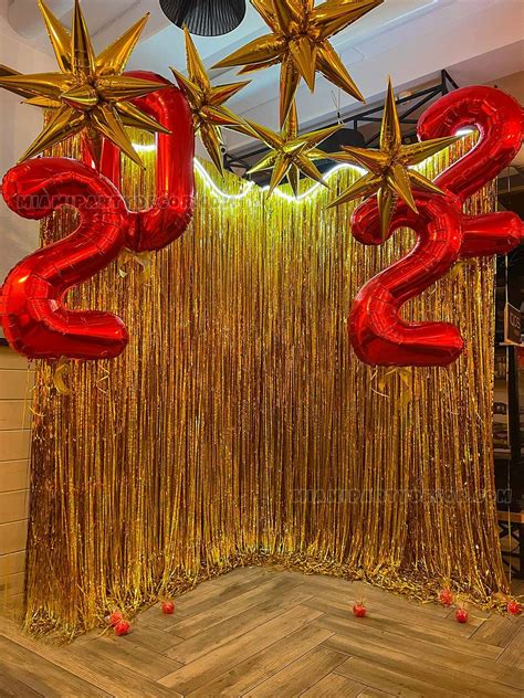 Tinsel Backdrop Decoration